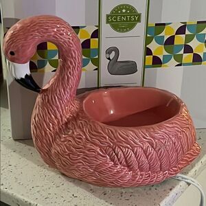 Scentsy Pink Flamingo Warmer NIB